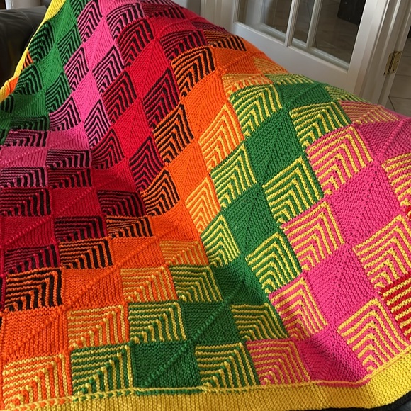 Handmade square blanket - Picture 2 of 7